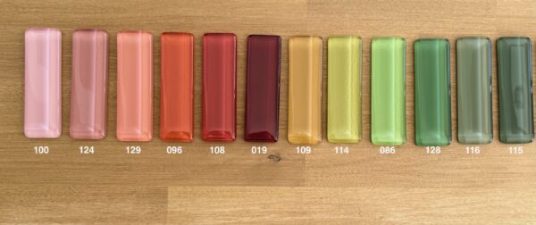 photo de références de repose couteaux de couleur